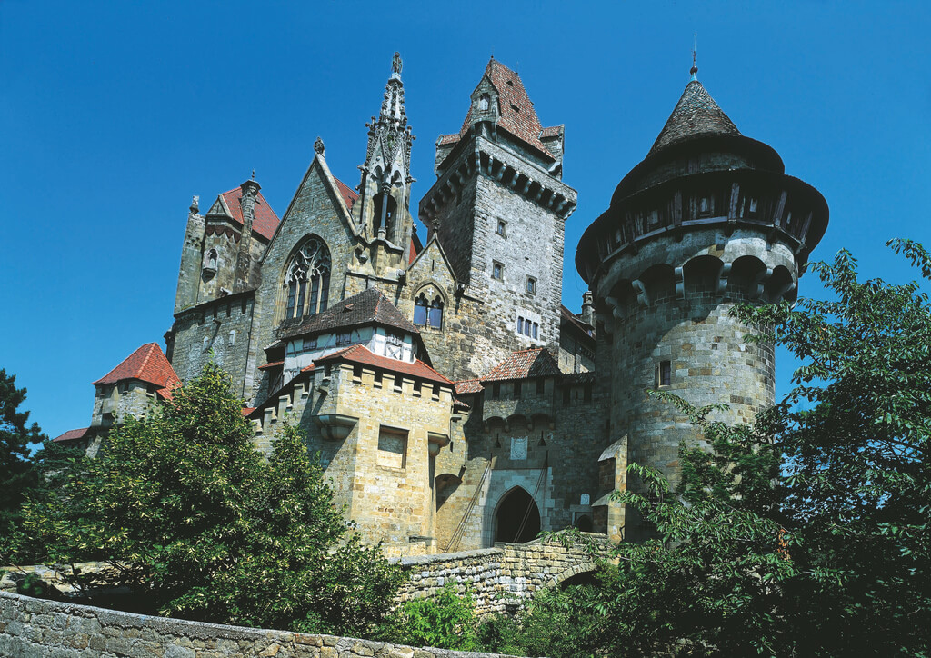 Kreuzenstein Castle and Falconry
